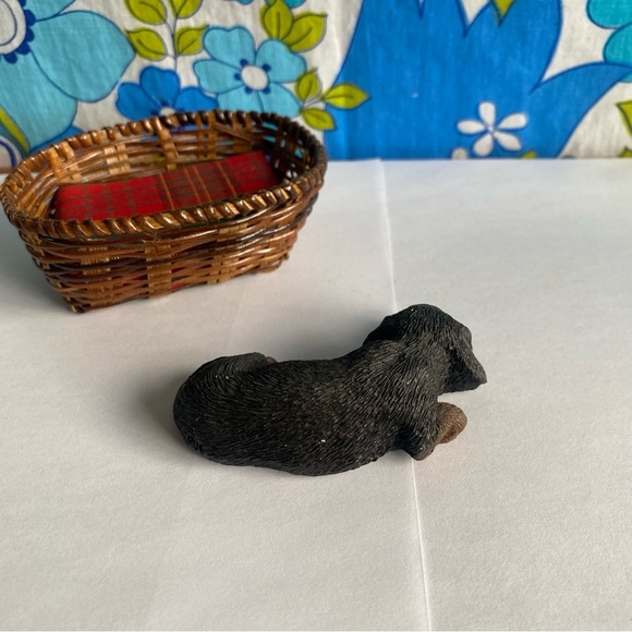 Vintage Sandicast Little Snoozers puppy dog figurine with basket - Picture 3 of 6
